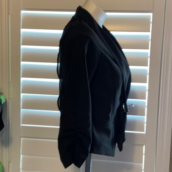 Stoosh Black Tailored Blazer for Professional Wear - Picture 3 of 7